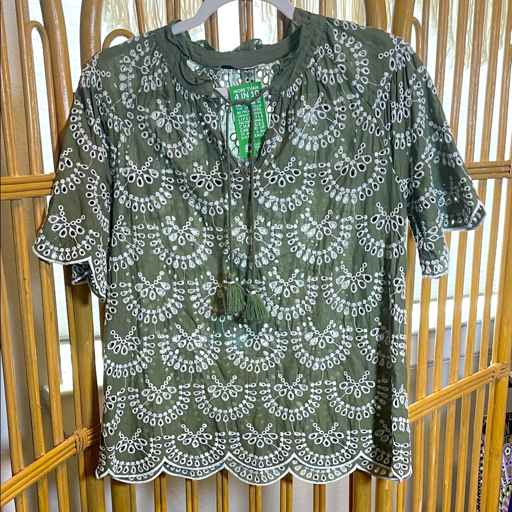 Tu Woman Green Embroidered eyelet Top